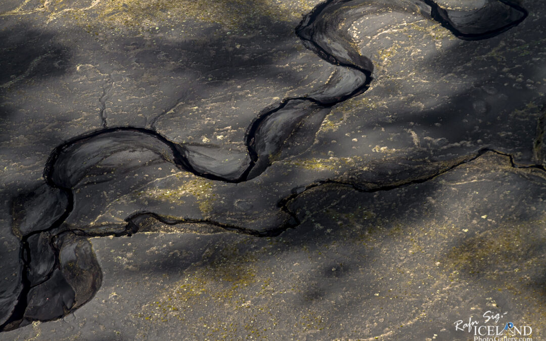 Dry lane in the river Núpsvötn│ Iceland Landscape