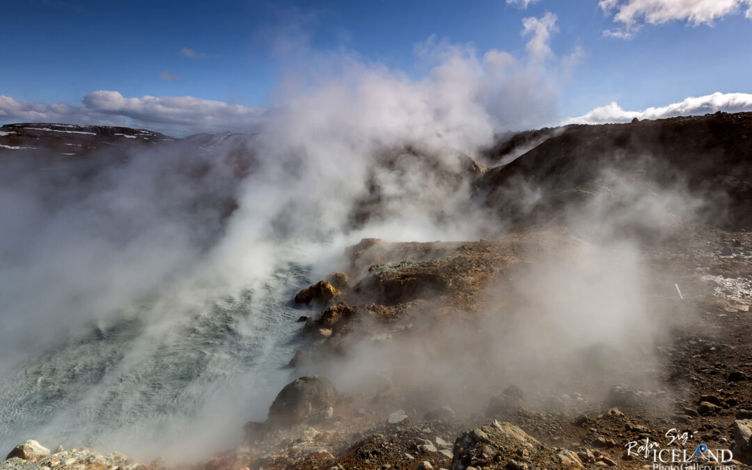 Hot spring geyser – Iceland landscape photo