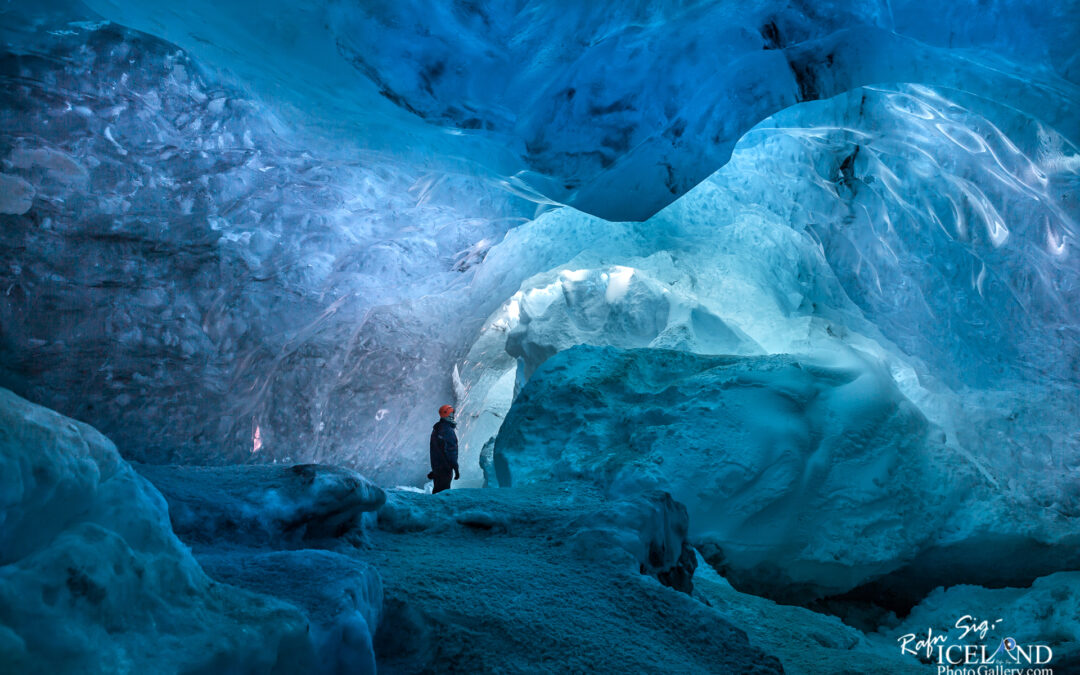 Ice cave in Iceland │ Iceland Winter Photography