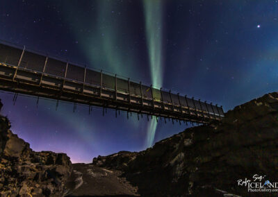 Northern lights at Bridge between continents │ Iceland