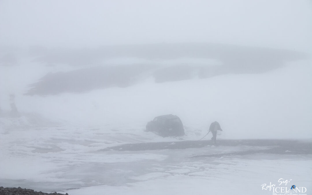 Help needed in a snowstorm on Vatnajökull Glacier