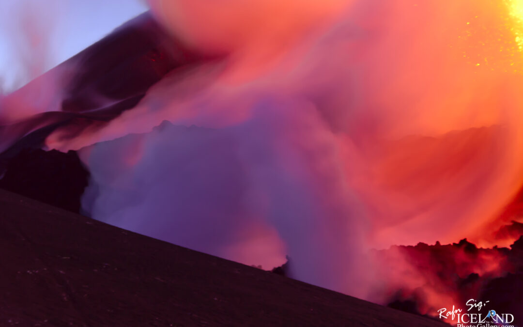 Volcanic eruption at Fimmvörðuháls