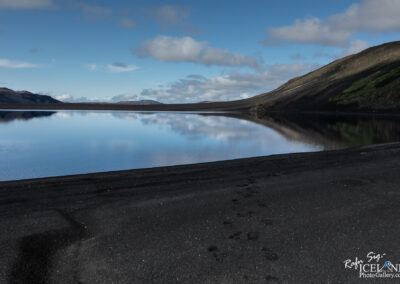 Sauðafellsvatn black sand lake